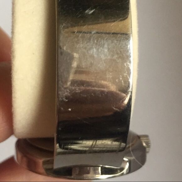 GUCCI Women’s Vintage 6700L Stainless Steel Buckle Watch Silver Black